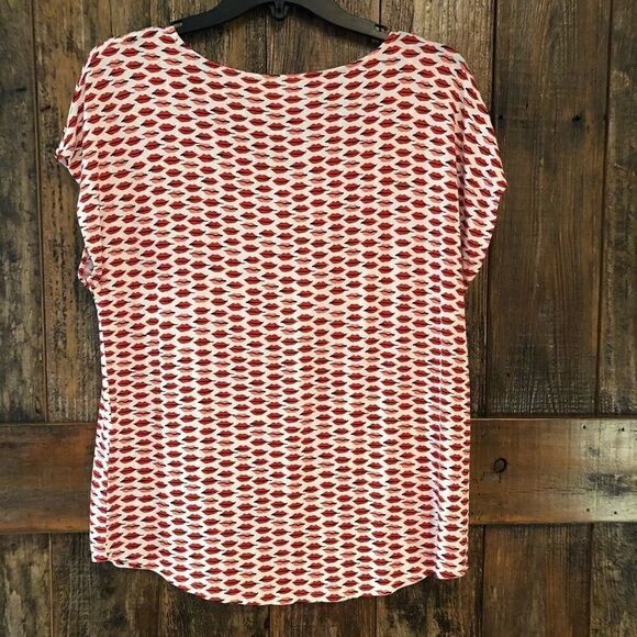 Chico’s Sz 1/S Red & Pink Lips Short Sleeve Casual Fun Relaxed Fit T-Shirt - Picture 3 of 7